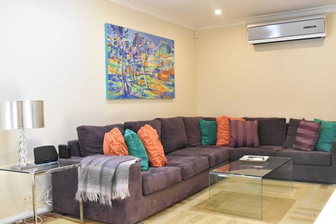 Modern 2 Bedroom Unit Close To CBD - Grafton Accommodation 1