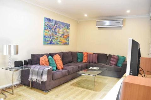Modern 2 Bedroom Unit Close To CBD - Grafton Accommodation 3