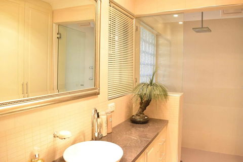Modern 2 Bedroom Unit Close To CBD - Grafton Accommodation 6