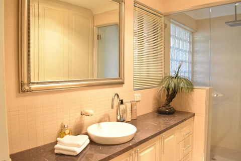 Modern 2 Bedroom Unit Close To CBD - Grafton Accommodation 0
