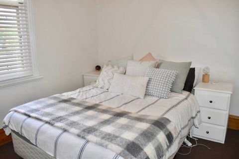 Charming Terrace House On Tree Lined Street - Grafton Accommodation 3