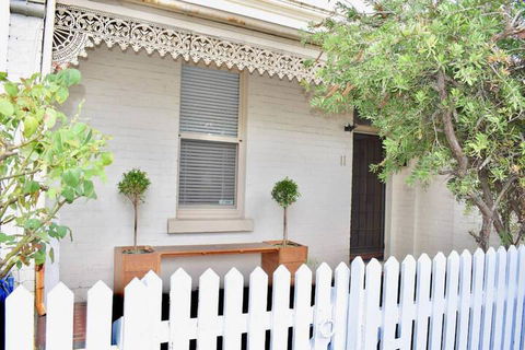 Charming Terrace House On Tree Lined Street - Grafton Accommodation 1