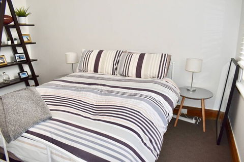Charming Terrace House On Tree Lined Street - Grafton Accommodation 4