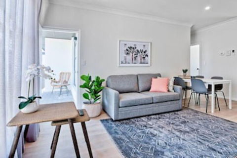 2 Bedroom Apt With Balcony & Air Con In Plympton - Grafton Accommodation 0