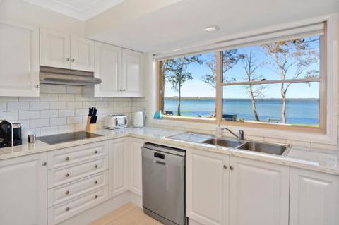 Adrift Retreat St. Georges Basin Waterfront Home - Grafton Accommodation 6