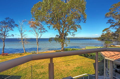 Adrift Retreat St. Georges Basin Waterfront Home - Grafton Accommodation 5