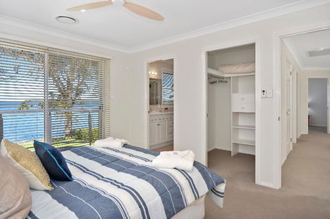 Adrift Retreat St. Georges Basin Waterfront Home - Grafton Accommodation 4