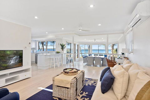 Adrift Retreat St. Georges Basin Waterfront Home - Grafton Accommodation 1