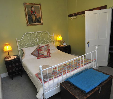 Emma Tiver Heritage Cottage - Grafton Accommodation 2