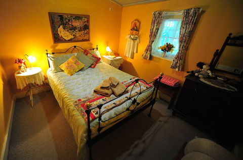Emma Tiver Heritage Cottage - Grafton Accommodation 4