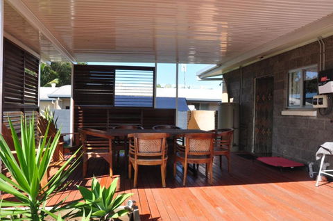12 Zircon Street Renovated Beach Shack With The Perfect Blend Of Comfort & Coastal Cool - Grafton Accommodation 3