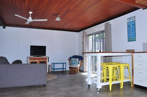 12 Zircon Street Renovated Beach Shack With The Perfect Blend Of Comfort & Coastal Cool - Grafton Accommodation 1