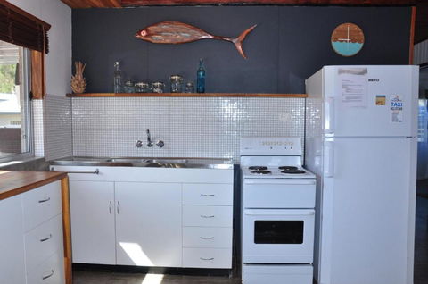 12 Zircon Street Renovated Beach Shack With The Perfect Blend Of Comfort & Coastal Cool - Grafton Accommodation 6