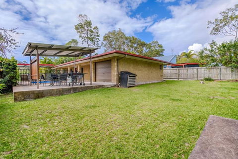 14 Double Island Drive Rainbow Beach Large Holiday House With PoolPets Welcome Free Wi Fi - Grafton Accommodation 4