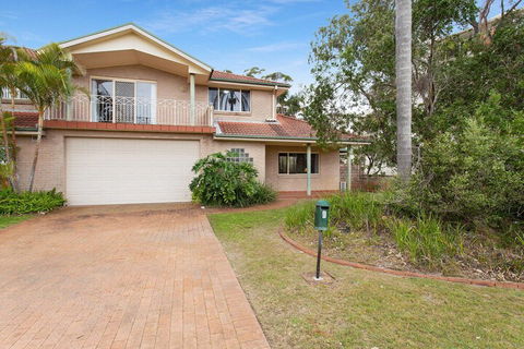 Ajax Avenue 6 - Grafton Accommodation 2
