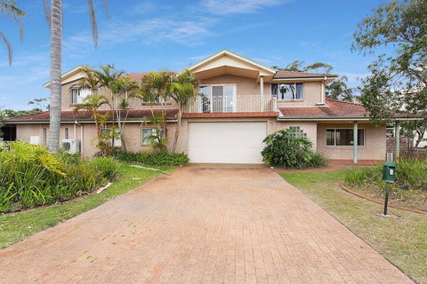 Ajax Avenue 6 - Grafton Accommodation 1