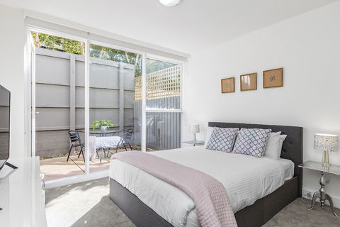 BOUTIQUE STAYS - Brighton By The Sea - Grafton Accommodation 2