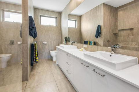 CASABLANCA DROMANA - Grafton Accommodation 6