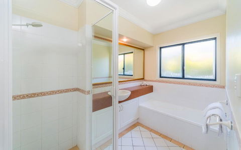 Oceania Cottage LJHooker Yamba - Grafton Accommodation 7