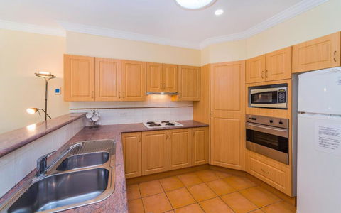 Oceania Cottage LJHooker Yamba - Grafton Accommodation 6