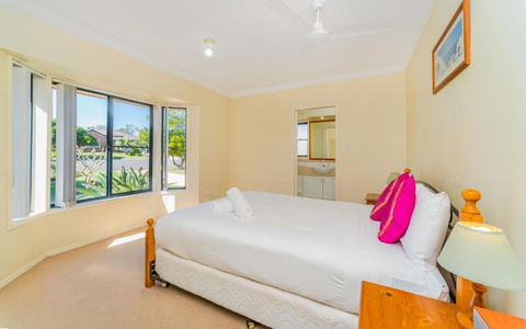 Oceania Cottage LJHooker Yamba - Grafton Accommodation 3