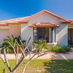 Oceania Cottage LJHooker Yamba - Grafton Accommodation 1