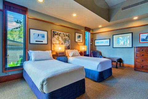 Yacht Club 19 Bijou De Mer 2 Buggies - Grafton Accommodation 5
