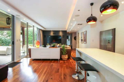 Spacious 2 Bedroom Apartment In Ascot With Large Private Garden - Grafton Accommodation 5