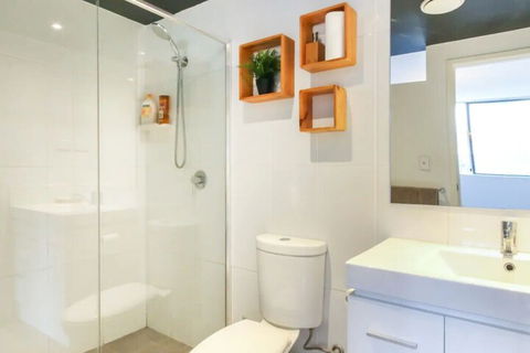 Spacious 2 Bedroom Apartment In Ascot With Large Private Garden - Grafton Accommodation 3