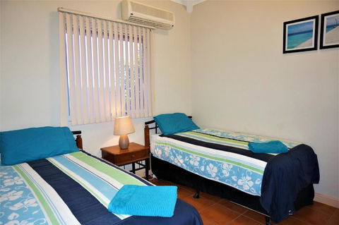 Osprey Holiday Village Unit 109 Pleasant 3 Bedroom Holiday Villa With A Pool In The Complex - Grafton Accommodation 5