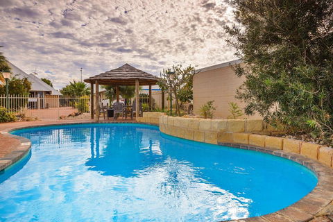 Osprey Holiday Village Unit 109 Pleasant 3 Bedroom Holiday Villa With A Pool In The Complex - Grafton Accommodation 7