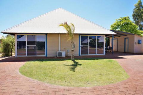 Osprey Holiday Village Unit 109 Pleasant 3 Bedroom Holiday Villa With A Pool In The Complex - Grafton Accommodation 0