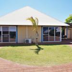 Osprey Holiday Village Unit 109 Pleasant 3 Bedroom Holiday Villa With A Pool In The Complex - Grafton Accommodation 1