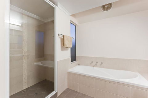 Osprey Holiday Village Unit 105 Tranquil 3 Bedroom Holiday Villa With A Pool In The Complex - Grafton Accommodation 7