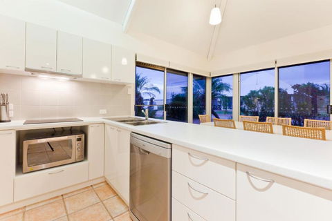 Osprey Holiday Village Unit 105 Tranquil 3 Bedroom Holiday Villa With A Pool In The Complex - Grafton Accommodation 2