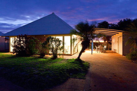 Osprey Holiday Village Unit 105 Tranquil 3 Bedroom Holiday Villa With A Pool In The Complex - Grafton Accommodation 3