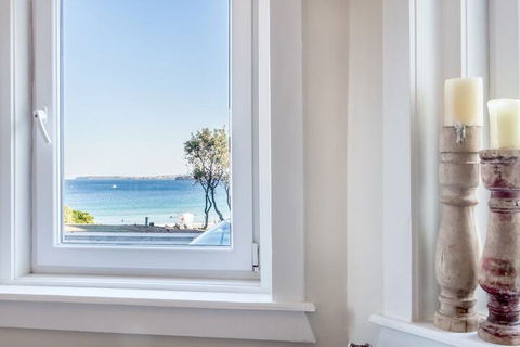 Designer Beachfront Apartment - Grafton Accommodation 7