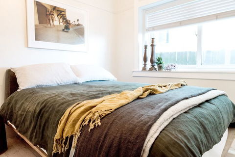 Designer Beachfront Apartment - Grafton Accommodation 6