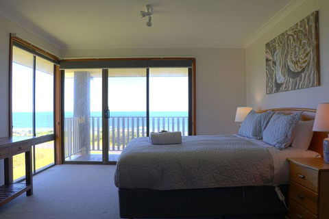 Augusta Beachfront Accommodation - Grafton Accommodation 5