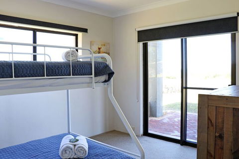Augusta Beachfront Accommodation - Grafton Accommodation 4