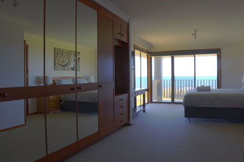 Augusta Beachfront Accommodation - Grafton Accommodation 6