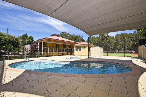 Aqua Lagoon - Grafton Accommodation 3