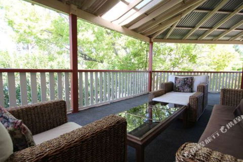 Abernethy House - Grafton Accommodation 4
