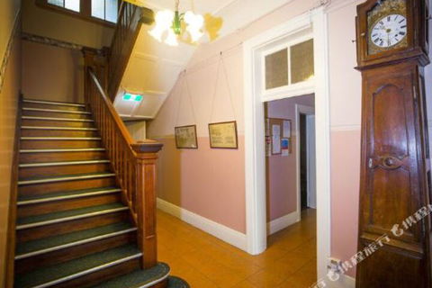 Abernethy House - Grafton Accommodation 2