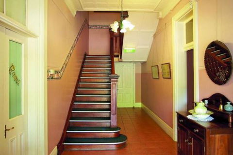Abernethy House - Grafton Accommodation 5