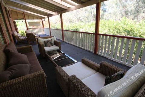 Abernethy House - Grafton Accommodation 3