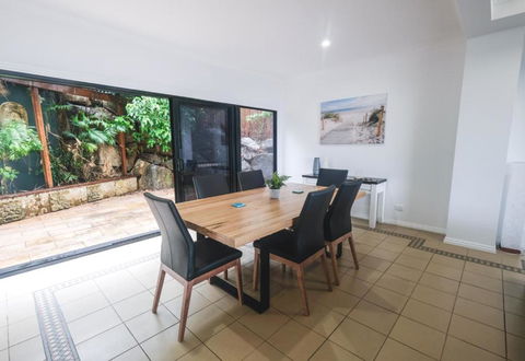 Absolute Airlie Central Airlie Beach - Grafton Accommodation 5