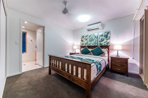 Palm Retreat - Grafton Accommodation 3