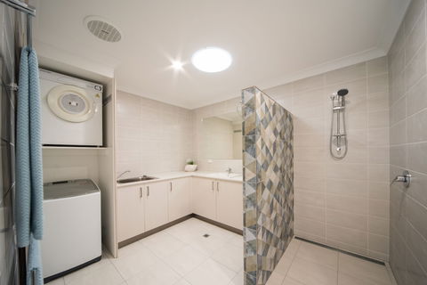 Airlie On Main Street Airlie Beach - Grafton Accommodation 0