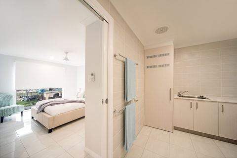 Airlie On Main Street Airlie Beach - Grafton Accommodation 3